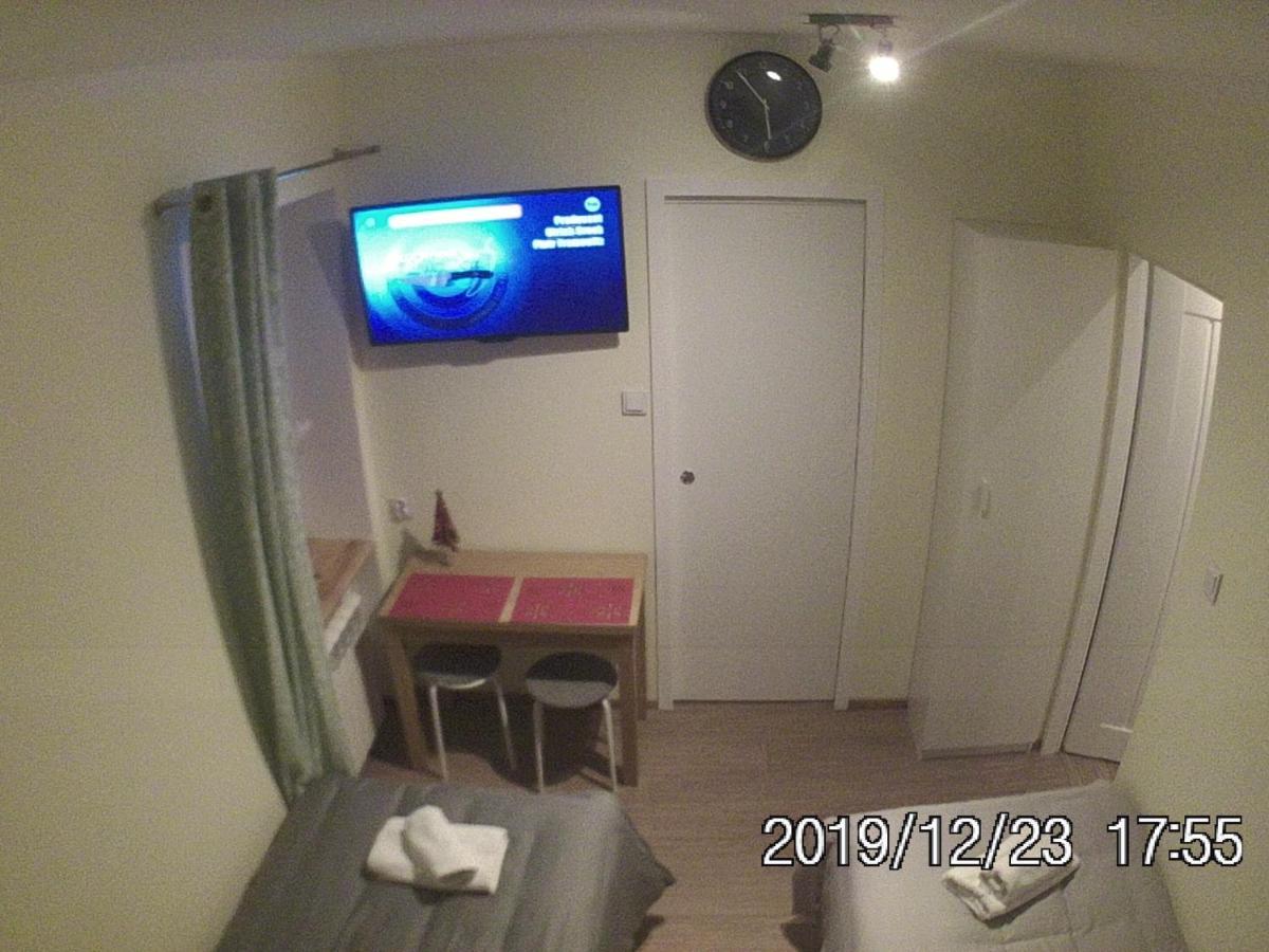 Rent0Nline Brwinow Rooms エクステリア 写真